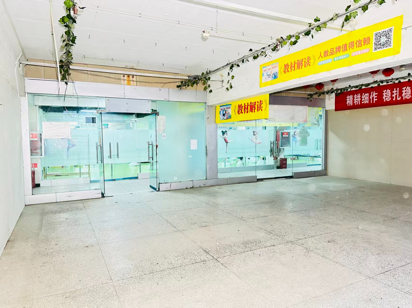涧滨西路提供写字楼、商铺、展示空间、直播间等多种面积选择，满足企业办公、研发、展示、运营等多元需求。